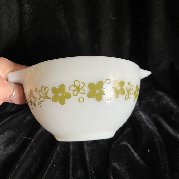 Pyrex #441 1 1/2pt Cinderella bowl Spring blossom, crazy daisy. 2 bowls for sale - Picture 2 of 6